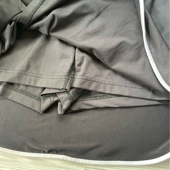 Slazenger Black Athletic Wrap front Skort with White Trim size xs - Picture 7 of 10